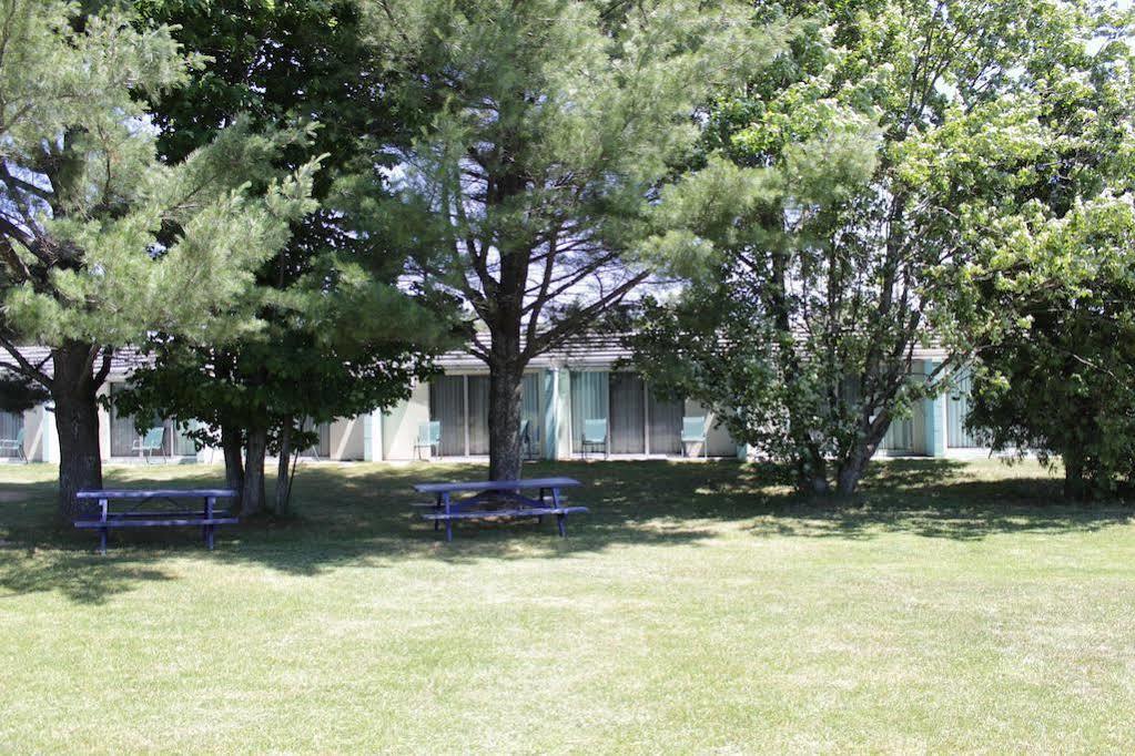 Ambassador Motel Sault Ste. Marie Bagian luar foto